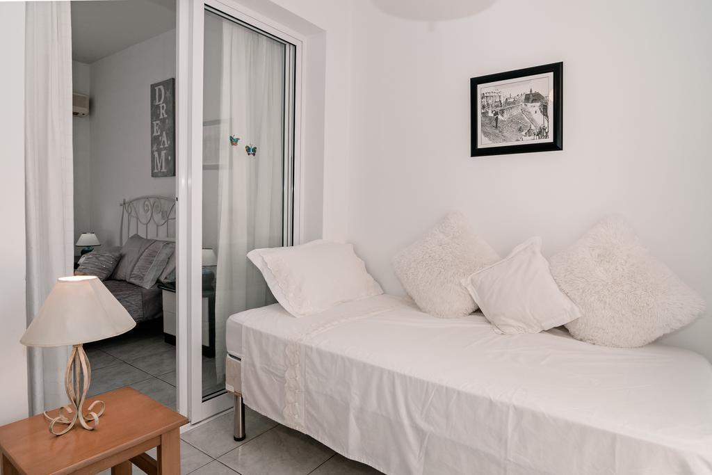 Sue'S Apartment Paphos Bagian luar foto